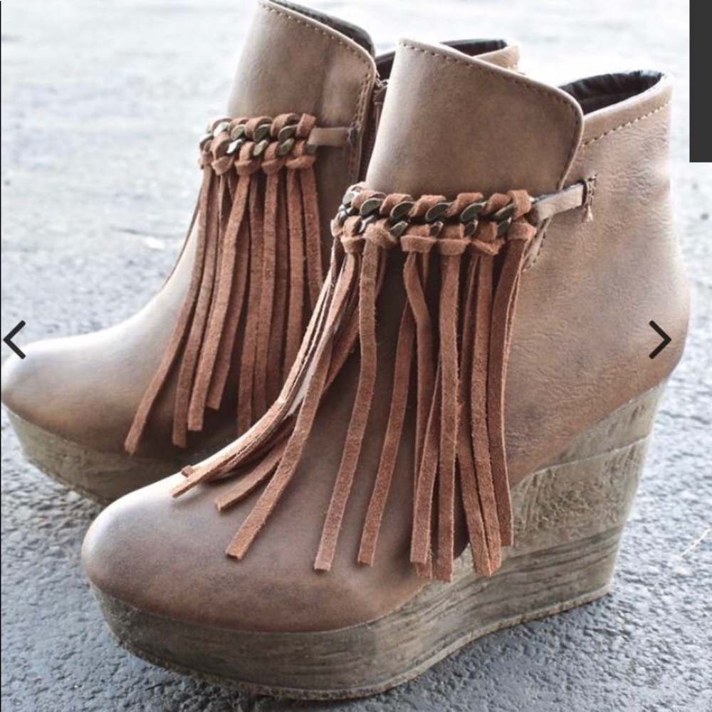 Sbicca distresses tan wedge booties!!!